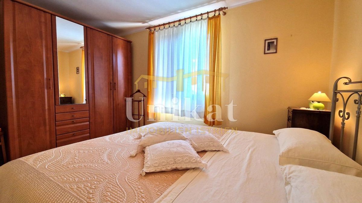 Casa indipendente con appartamento, cantina e garage con vista mare, Buje